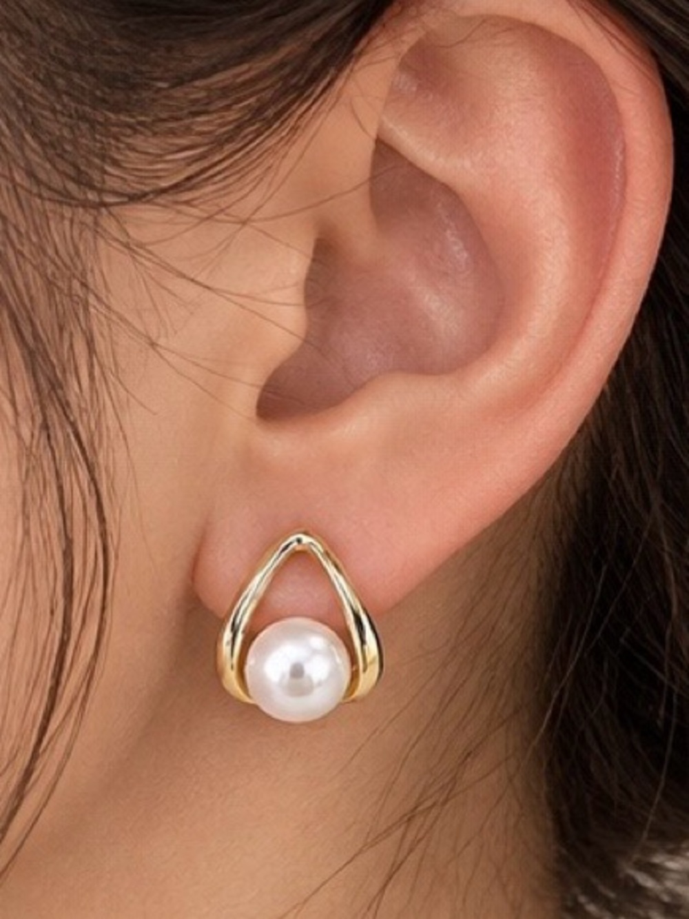 Elegant Gold Teardrop Pearl Stud Earrings.